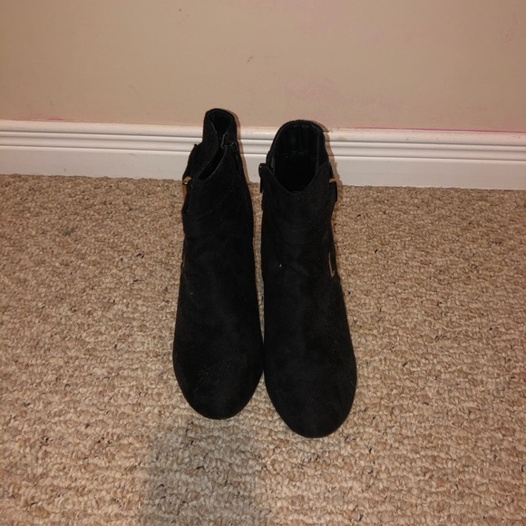 Black ankle boots with gold belt detailing - Picture 4 of 4